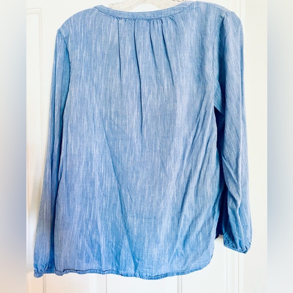 Old Navy Women’s Half Button Down Shirt Blouse Lightweight Blue Denim Medium M - Picture 5 of 5